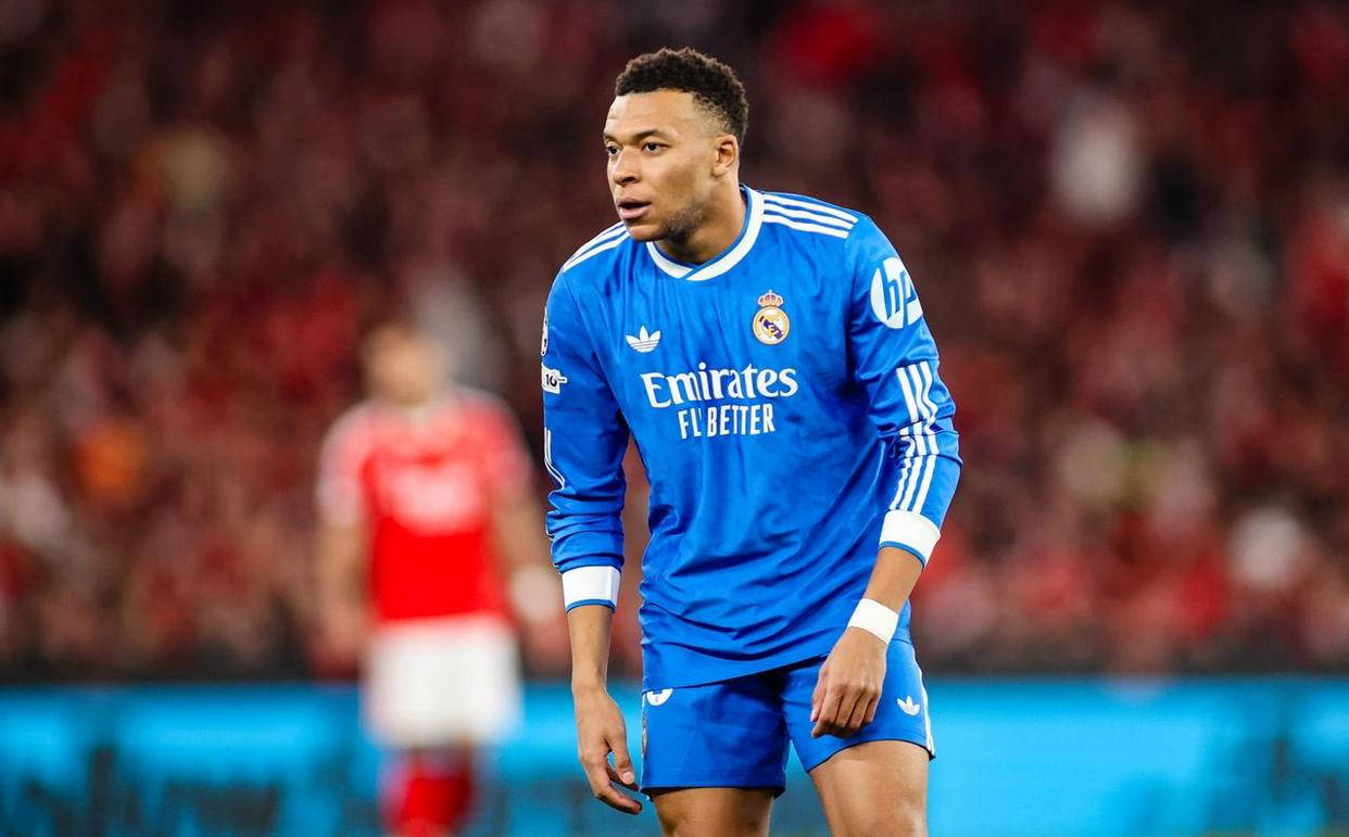 欧冠淘汰赛首回合：63岁穆帅红牌被罚，维尼修斯世界波助皇马先拔头筹