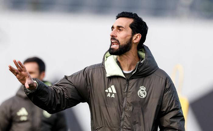 三大名帅角逐皇马帅位，老佛爷选帅难题重重，穆里尼奥再度自荐